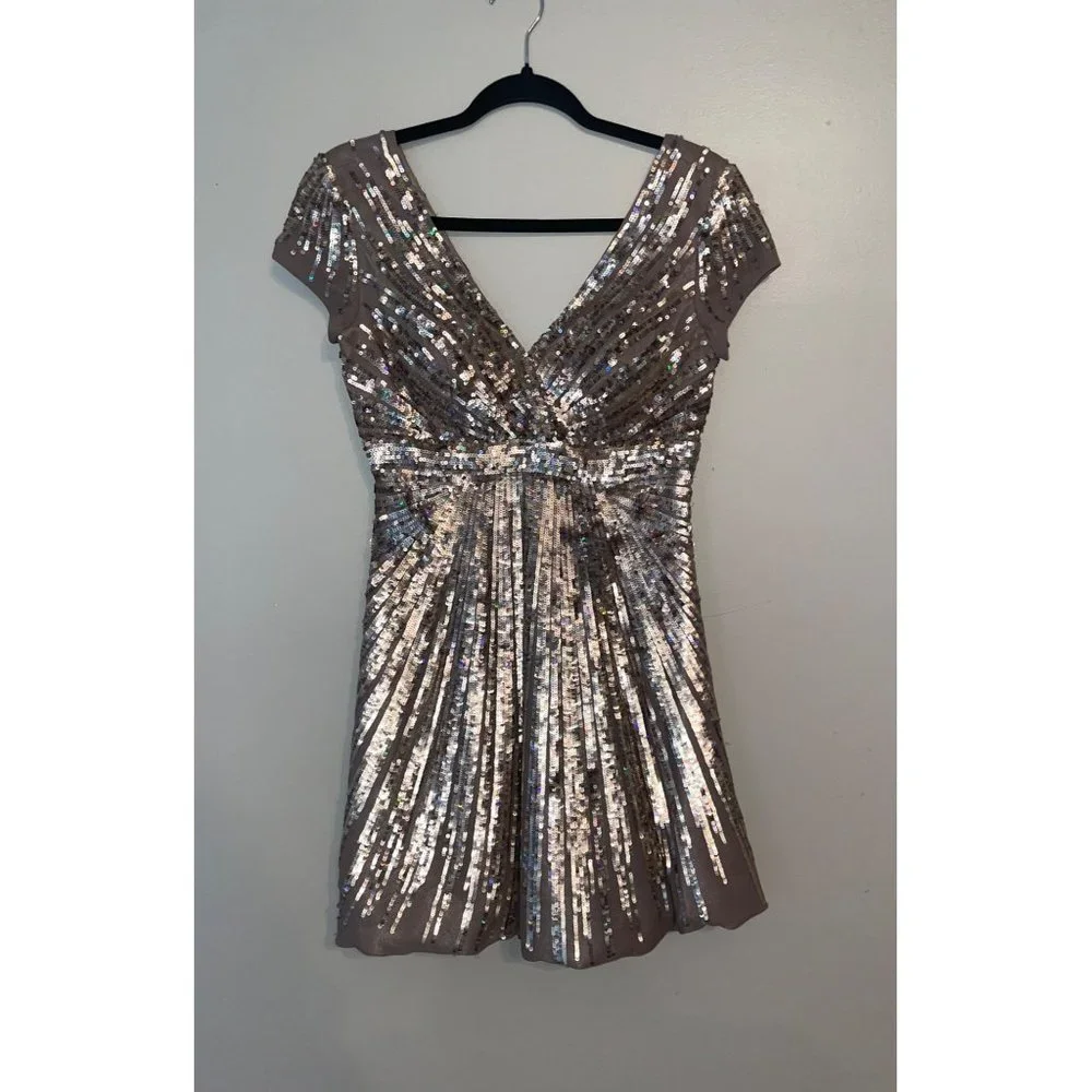 JOVANi Cap Sleeve V-neck Mini Gold Iridescent Sequins Size 4 party new year prom - Picture 1 of 9